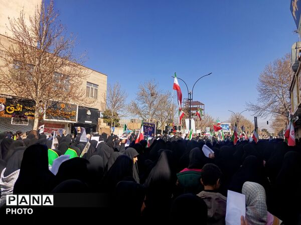 شهید وطن بر روی دستان مردم شهید پرور تشیع شد