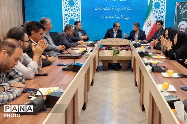 تقدیر از مدیران مدارس ناحیه دو بهارستان