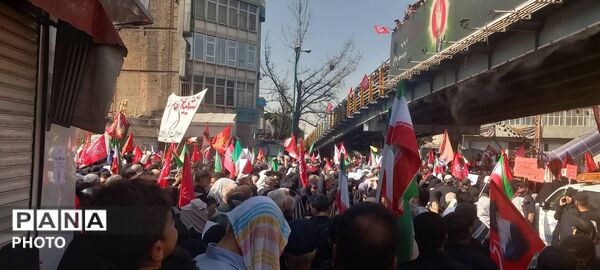 تجمعات پرشور مردمی از مترو تا خیابان 