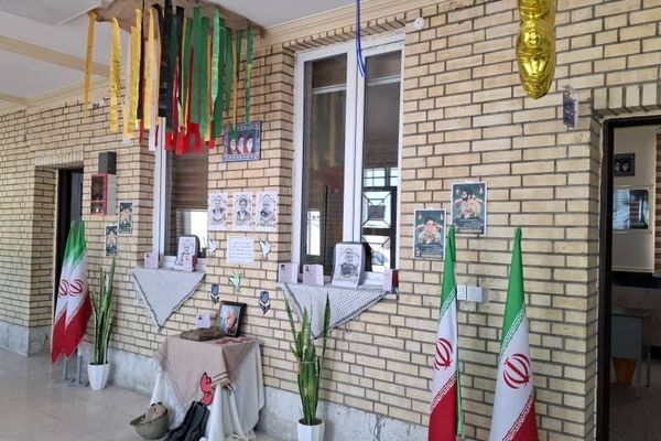 غبارروبی نمازخانه‌های مدارس قشم در آستانه سال تحصیلی جدید