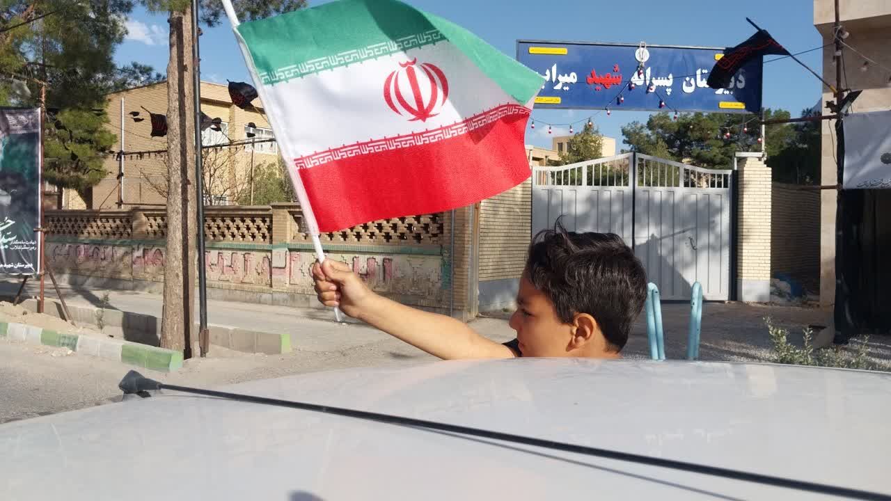 رژه خودرویی شهرستان تفت در بیعت با رهبر انقلاب