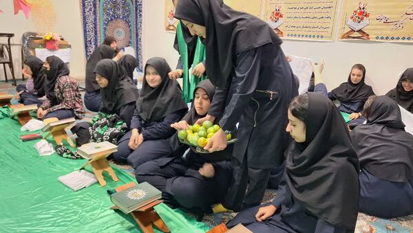 محفل انس با قرآن در دبیرستان فاطمیه ناحیه یک کرج