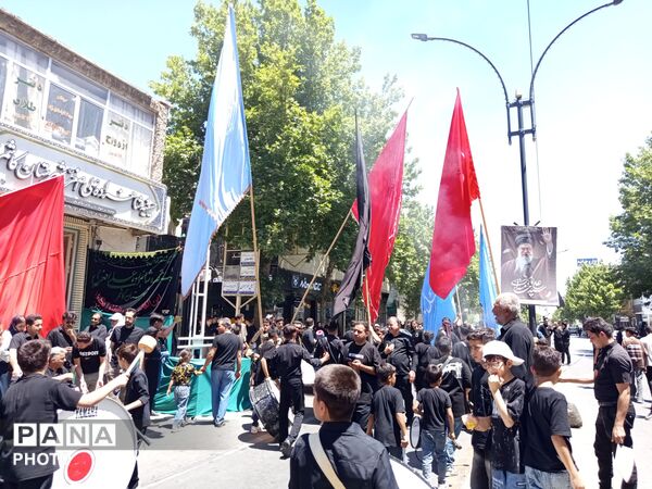 نوای طبل و سنج در هیأت علی اصغری کاشمر پیچید