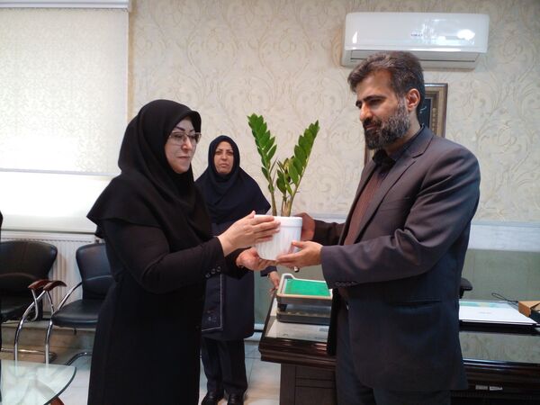سپاس و قدردانی از زحماتش در دبیرستان مهشید مصلی نژاد ناحیه 6 مشهد