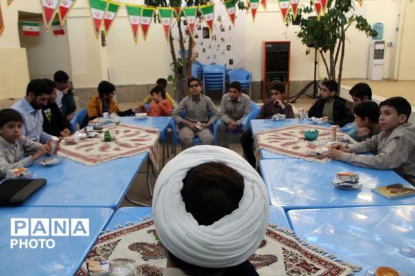 برگزاری جلسه سفیران کتاب یزد با نویسنده کتاب «فرمانده سری»