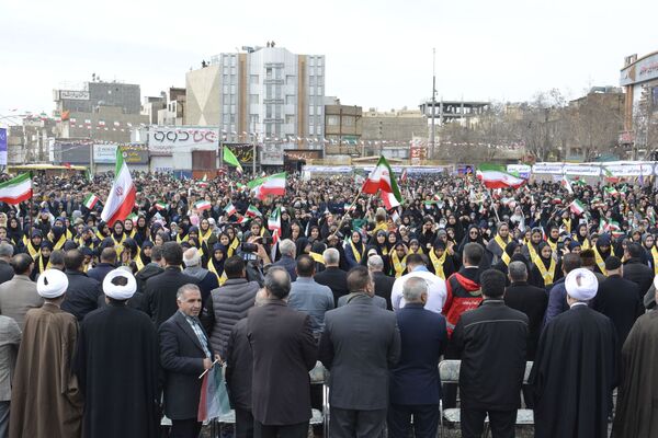 حماسه دانش‌آموزان اسلامشهر در ۲۲بهمن