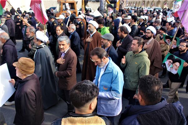 سنگ تمام مردم قم در تشییع دو شهید مدافع امنیت