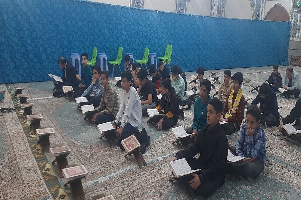 جزءخوانی قرآن کریم در اواخر ماه رمضان در نیشابور