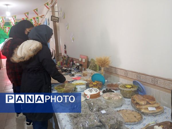 نمایشگاه هفته ماها در مدرسه فضیلت فاروج