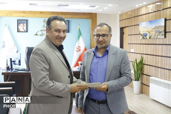 تجلیل فرماندار فیروزکوه از کارکنان حراست 