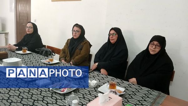 نشست بیان خاطرات و روایات در محمودآباد 