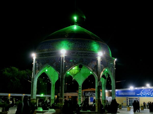 قدم بر خاک عشق