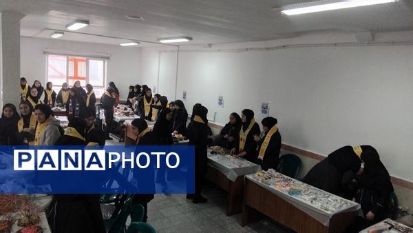 مدرسه تمام تشکیلاتی همدان، دستاوردهای تربیتی دهه فجر را به نمایش گذاشت