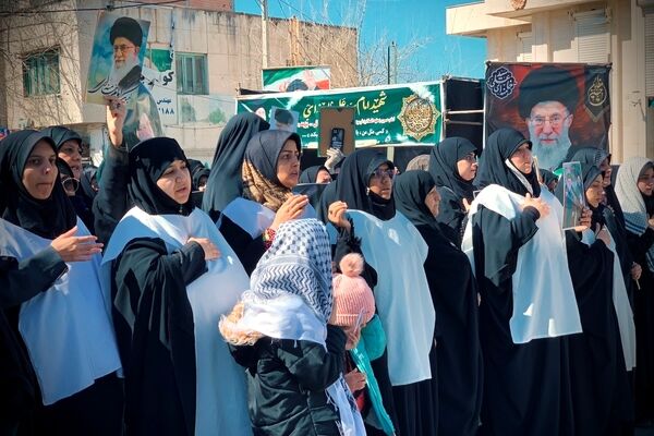 مردم گالیکش کفن پوش به میدان آمدند