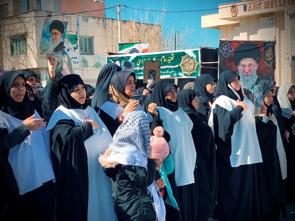 مردم گالیکش کفن پوش به میدان آمدند