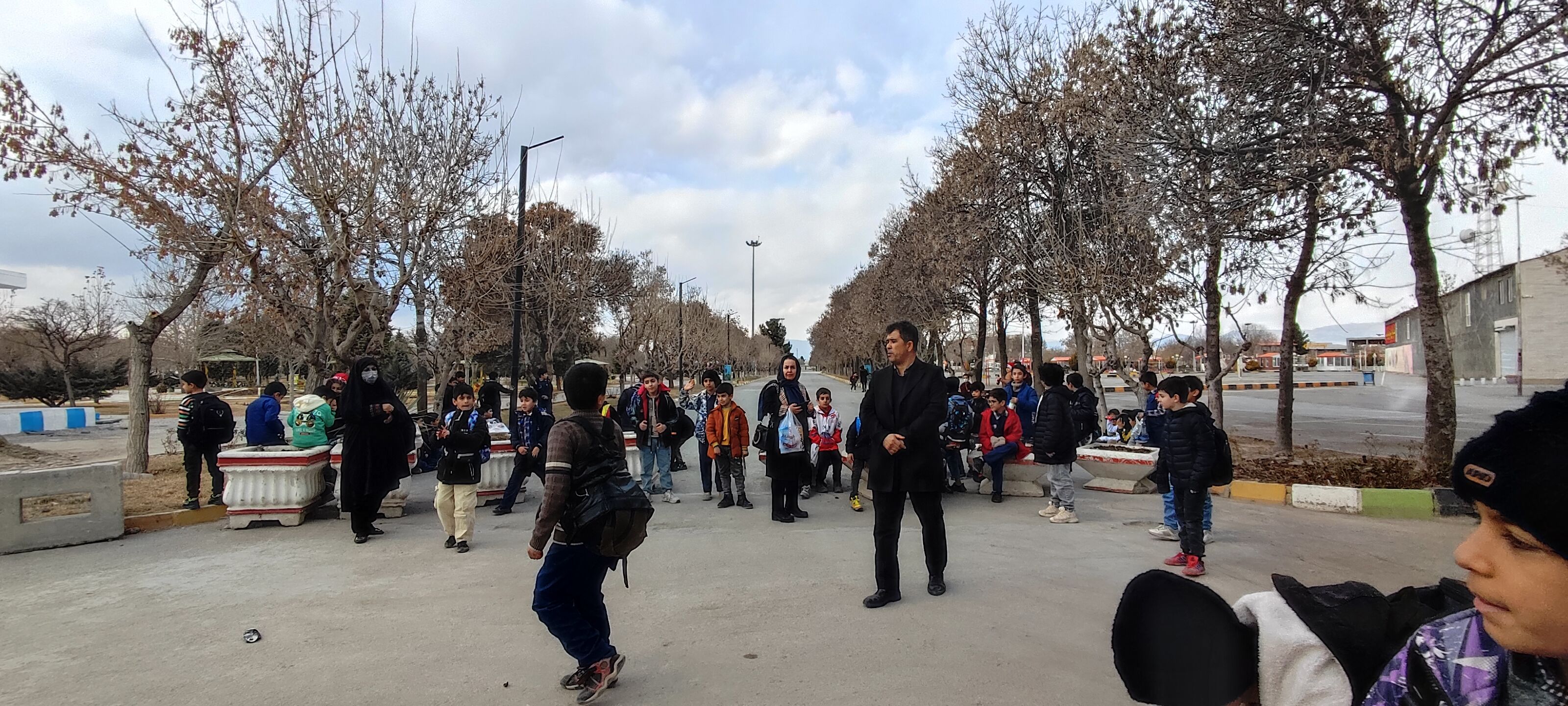 اردوی دانش‌آموزان مدرسه مبین در شهربازی پارک کوثر شیروان