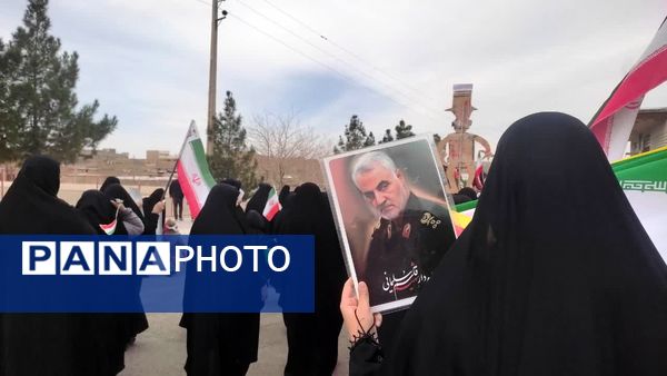 راهپیمایی 22 بهمن در روستای صرم قم