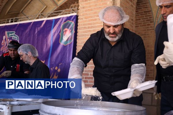  پخش 8600 غذای گرم با همت مرکز نیکوکاری شهید مهدی باکری و موسسه نذرواره در تبریز