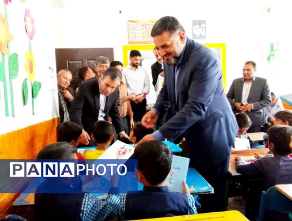 بازدید نماینده مجلس شورای اسلامی و عضو کمیسیون آموزش مجلس از مدارس بخش زاوین کلات