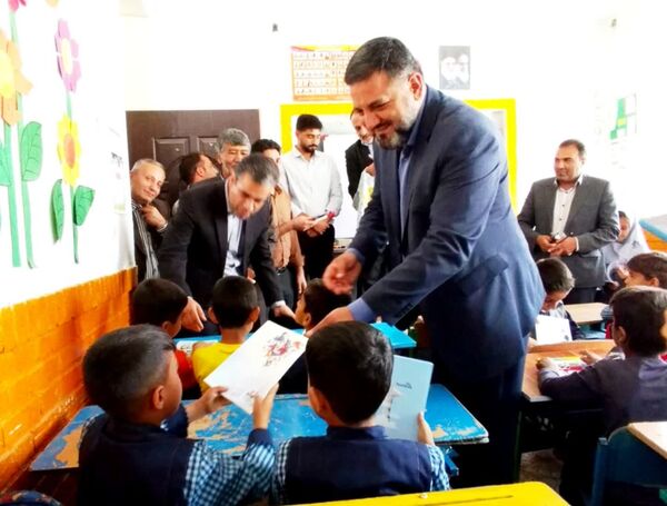 بازدید نماینده مجلس شورای اسلامی و عضو کمیسیون آموزش مجلس از مدارس بخش زاوین کلات