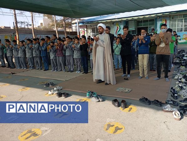 اقامه نماز باران در مدرسه فضیلت
