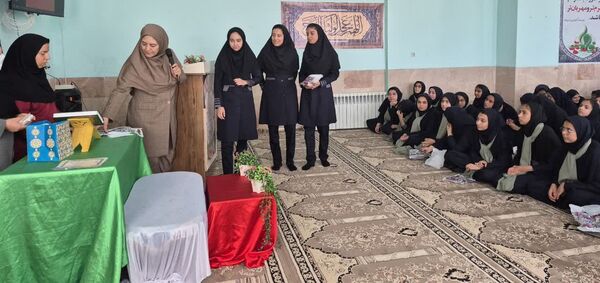جشن باشکوه پیروزی انقلاب در آموزشگاه‌های مروست
