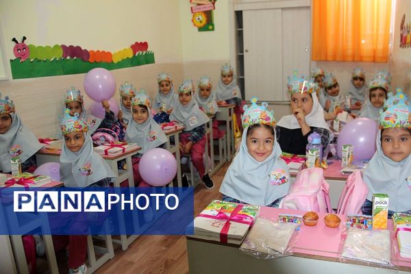 جشن شکوفه‌ها در مدارس بهارستان‌دو؛ آغاز سفری تازه برای کلاس اولی‌ها