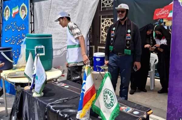 خدمت‌رسانی موکب‌ سازمان دانش‌آموزی استان سمنان به جاماندگان اربعین 