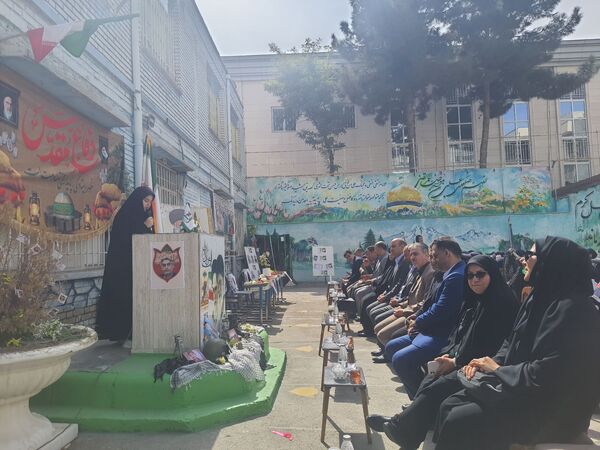مراسم باشکوه زنگ ایثار و مقاومت در مدرسه شاهد تکتم ناحیه ۳