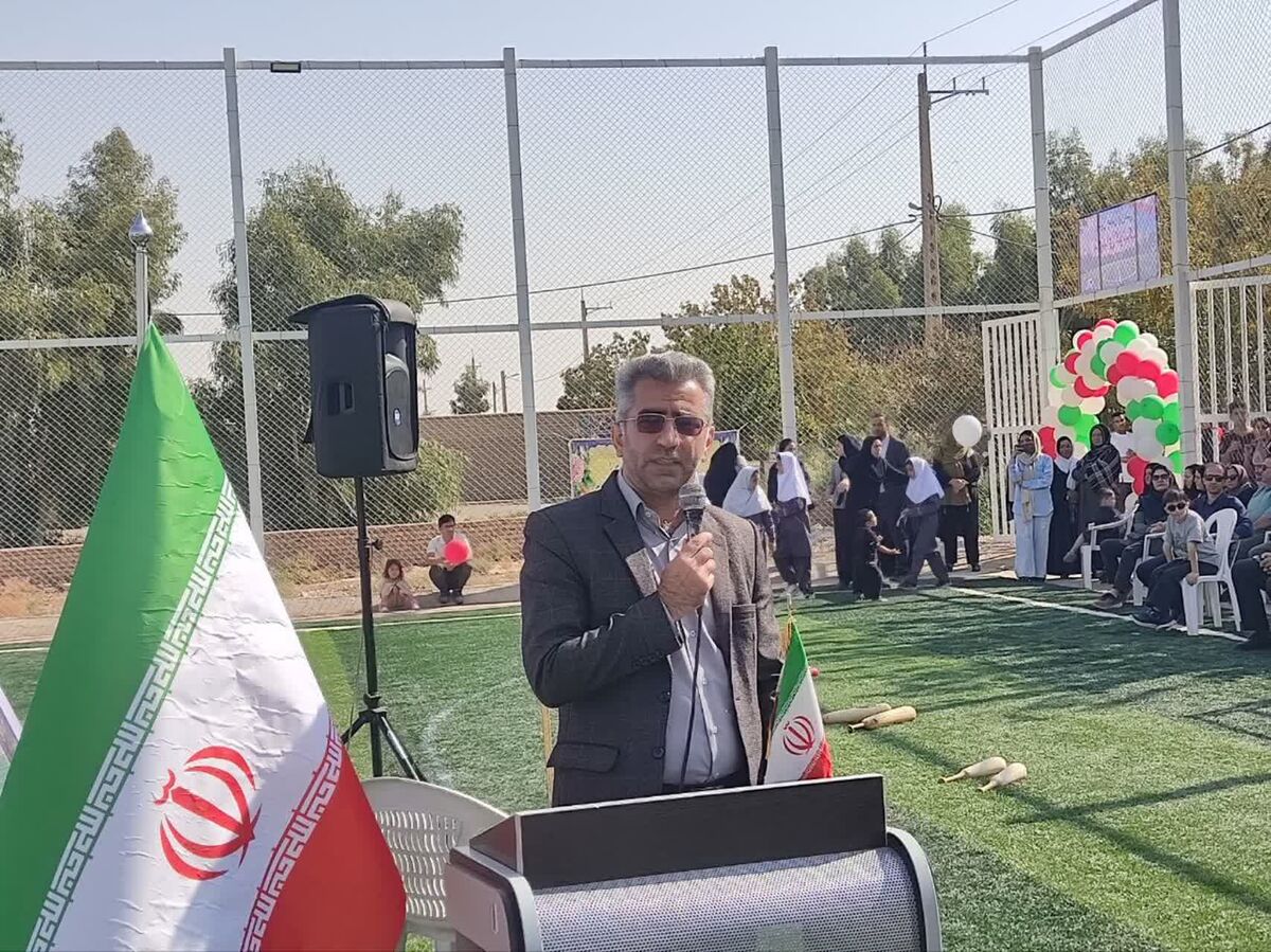  بهره‌برداری از زمین چمن مصنوعی روستای کوشک گرمسار گامی در مسیر عدالت ورزشی است