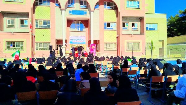 مراسم گرامیداشت روز مادر در مدارس شهر ایلام 