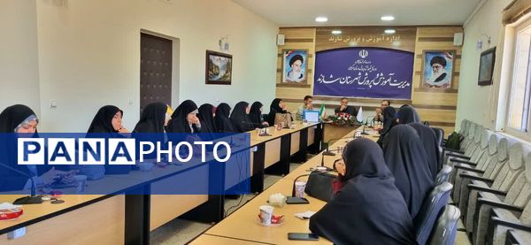 جلسه هم‌اندیشی آموزش و پرورش و مبلغین طرح امین شهرستان شازند در راستای کاهش آسیب‌های اجتماعی 