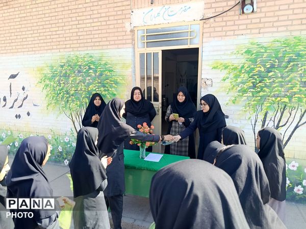 تجلیل از شاگردان برتر مدرسه گلشاد خلیل آباد