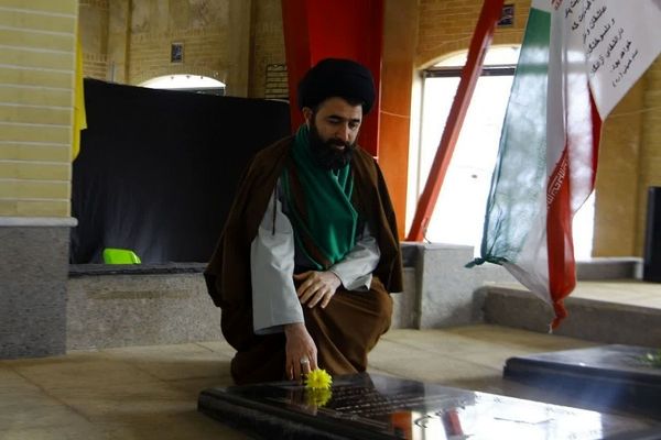 تجدید بیعت مسئولان فیروزکوه با آرمان‌های شهدا در دهه فجر