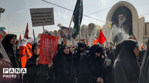 تجدید میثاق با آرمان‌های انقلاب، تهران در سوگِ رهبر شهید یکپارچه سیاه پوش شد