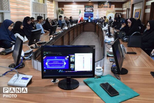  تجلیل از مدیران و دانش‌آموزان منطقه ۱۴ در رویداد پرسش مهر