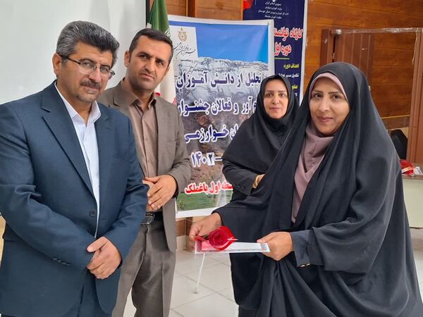 تجلیل از دانش‌آموزان مقام آور و فعالان جشنواره نوجوان خوارزمی
