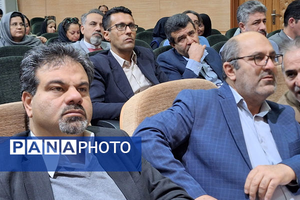 آیین تقدیر از انجمن‌های اولیا و مربیان برتر و تبیین فرآیند انتخابات شورای انجمن اولیا و مربیان ناحیه یک شیراز 