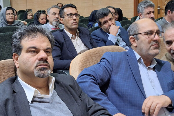 آیین تقدیر از انجمن‌های اولیا و مربیان برتر و تبیین فرآیند انتخابات شورای انجمن اولیا و مربیان ناحیه یک شیراز 