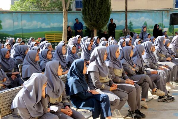 زنگ سپاس معلم در یزد 