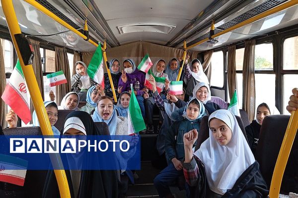 حضور پرشور دختران و پسران شهریار در روز استکبار ستیزی