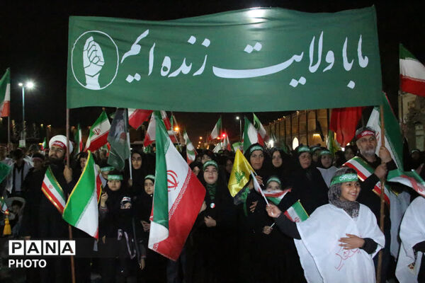 دسته کفن پوشان یزدی در سوگ رهبر انقلاب
