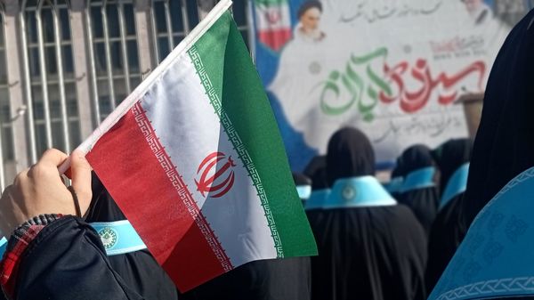 حضور پررنگ پیشتازان، جلوه‌ای از نشاط و بصیرت دانش‌آموزی در سیزده آبان