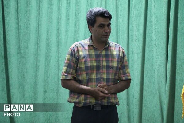 دورهمی شاعران دانش‌آموزی و اساتید شعر در کانون خزعلی