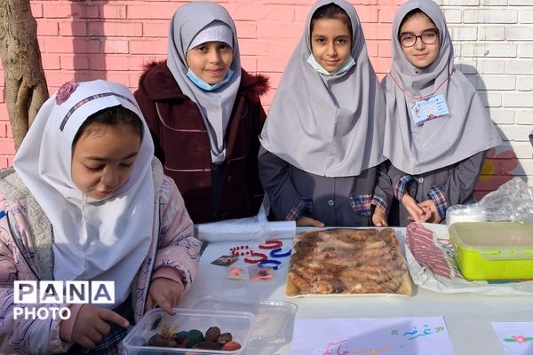 بازارچه دانش آموزی در دبستان شهید ناصری ناحیه دو شهرری 