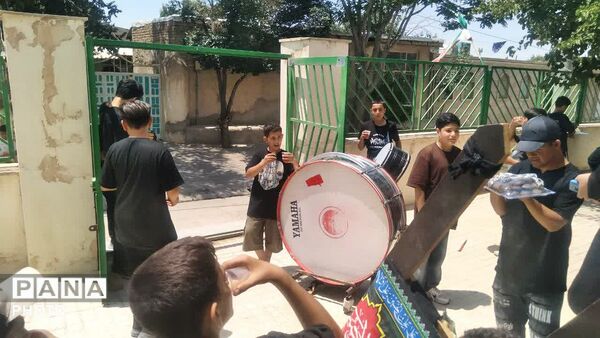 عزاداری کودکان و نوجوانان در روز عاشورای حسینی 