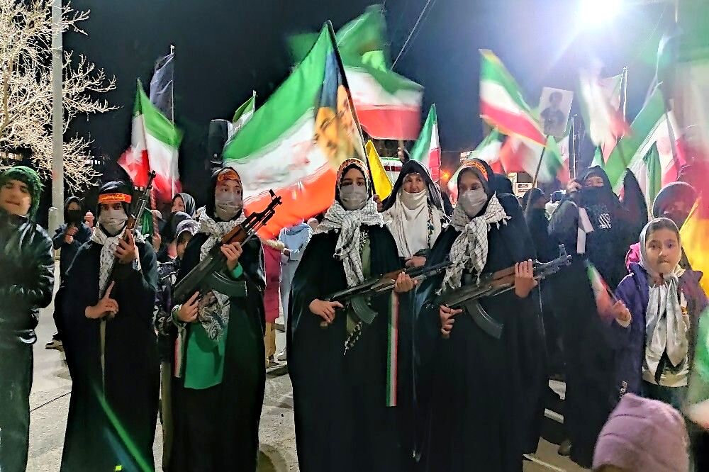 شیعه امام خود را تنها نمی گذارد 