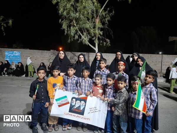 بیعت فرهنگیان و دانش‌آموزان شهرستان فهرج با رهبر جدیدشان