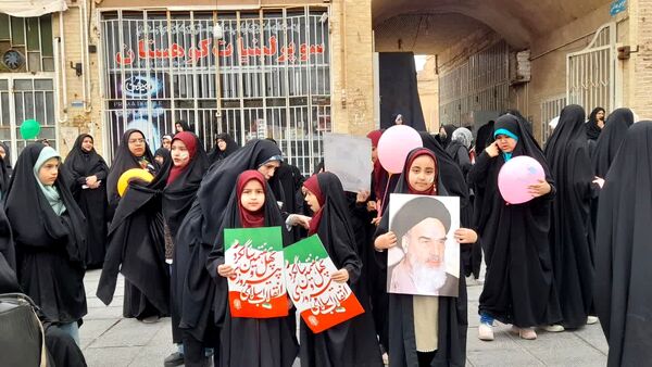 جشن بهار انقلاب در راهپیمایی ۲۲ بهمن در تفت