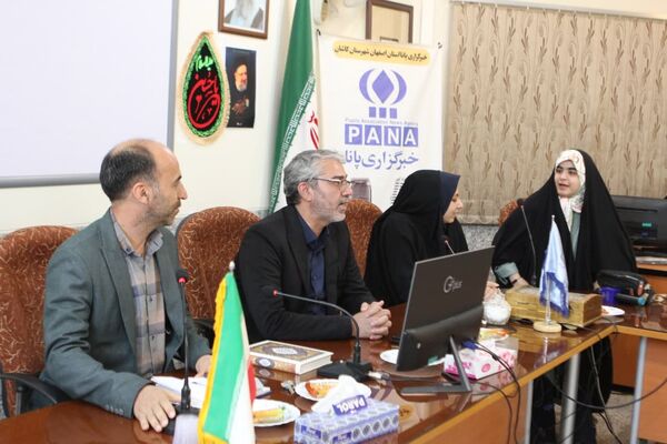 تجلیل از دانش‌آموز خبرنگاران پانا کاشان